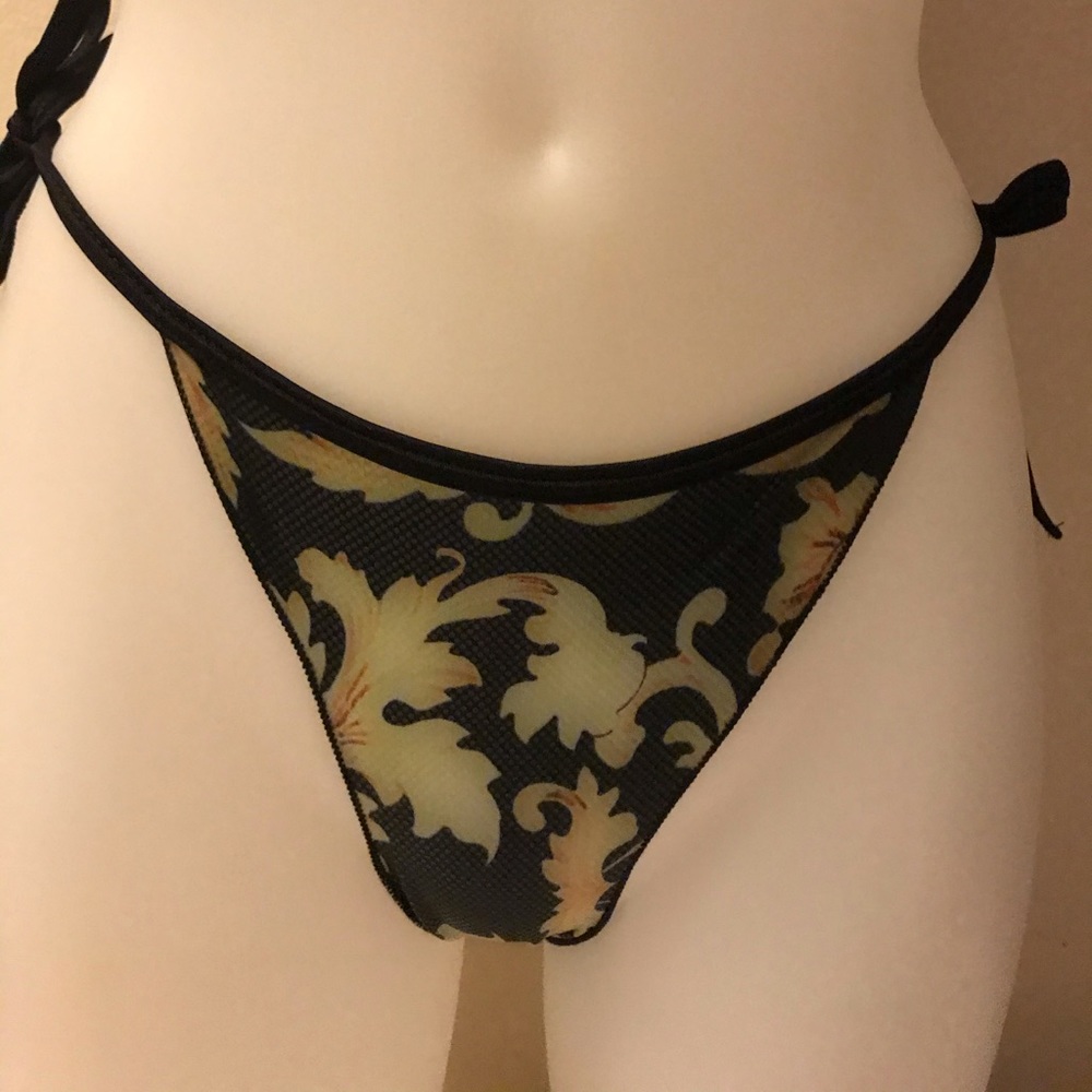 Bikini - Picture 2 of 6